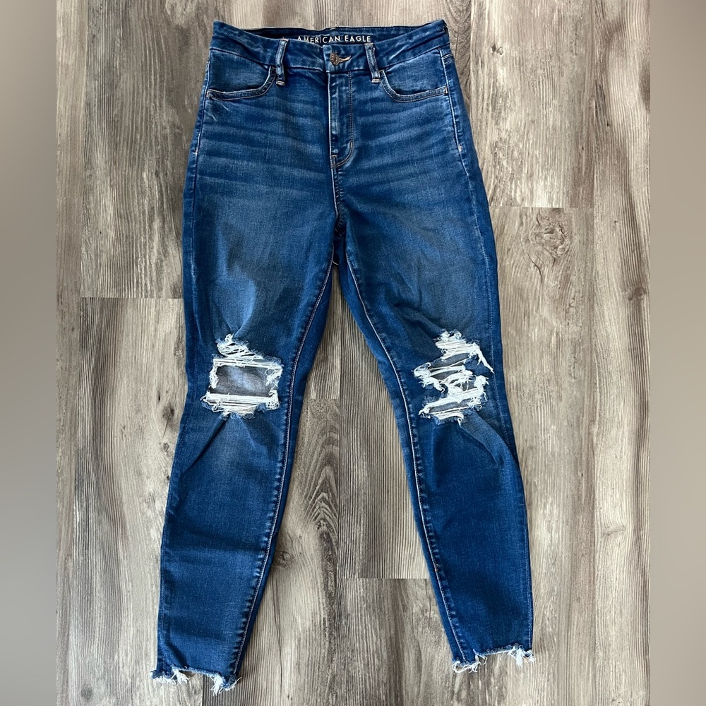 Woman’s American Eagle jeans
